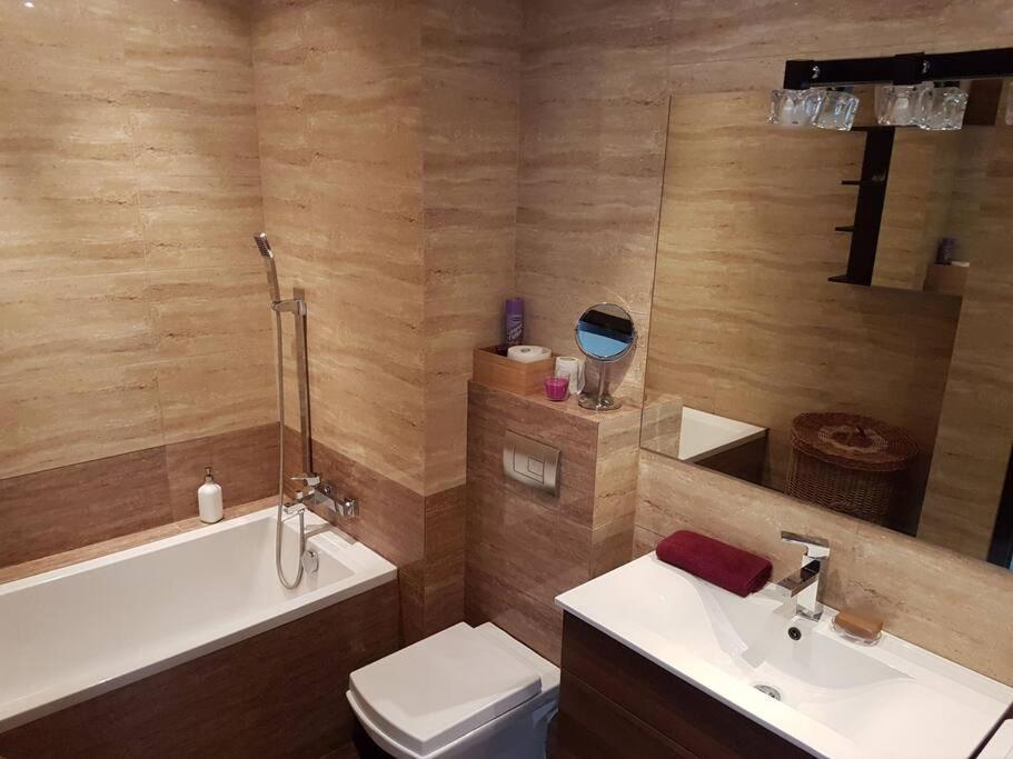 Sloneczny I Wygodny Apartament Blisko Centrum I Metra